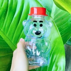 Chai Nhựa Đựng Trà Sữa Hình Gấu Dâu Đáng Yêu - Nắp Màu Ngẫu Nhiên