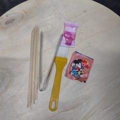 Đồ dùng 1 lần tiện lợi dành cho nướng :1 cặp bao tay nylon, kẹp gắp inox, 10 xiên tre, cọ quét dầu