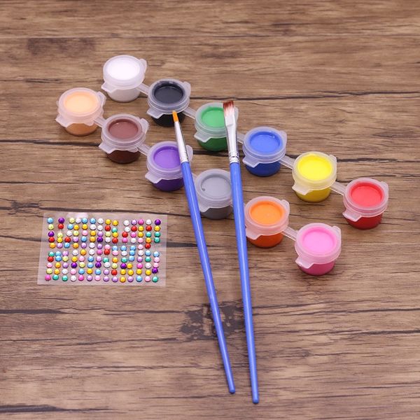 Combo đầy đủ 12 hủ màu acrylic kèm 2 cọ và đính đá tạo điểm nhấn cho nhân vật