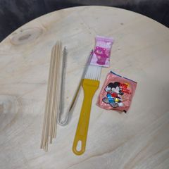 Đồ dùng 1 lần tiện lợi dành cho nướng :1 cặp bao tay nylon, kẹp gắp inox, 10 xiên tre, cọ quét dầu