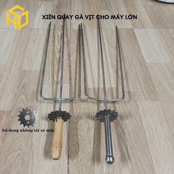 Xiên nướng gà vịt cho máy nướng thịt tự động loại lớn, nhông tải xe máy, Xiên 3 chỉa cán gỗ & inox
