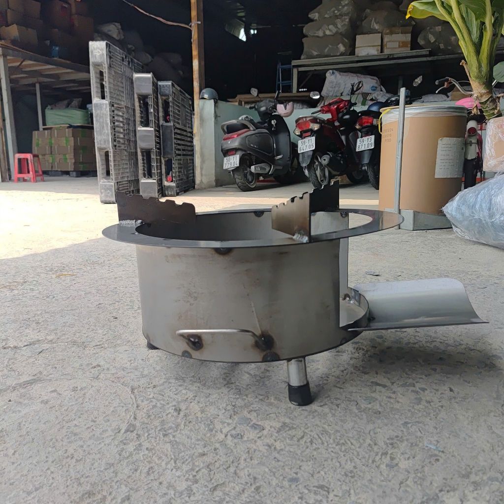 Bếp Củi Cải Tiến Hương Giang Tròn 50cm–Chắc chắn, Chống Đen Nồi, Có Ống Khói, Bệ Đỡ Củi & Hứng Tro