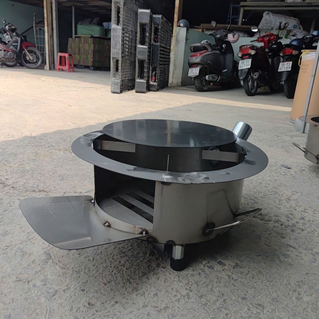 Bếp Củi Cải Tiến Hương Giang Tròn 50cm–Siêu Bền, Chống Đen Nồi,Có Ống Khói, Bệ Đỡ Củi & Hứng Tro