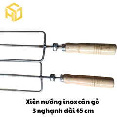 Xiên nướng gà vịt cho máy quay tự động, cán gỗ, thân inox hình đinh ba dài 65 cm
