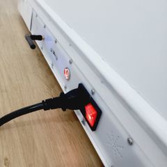 TỦ TRƯNG BÀY MÀN HÌNH TRONG SUỐT 32 INCH