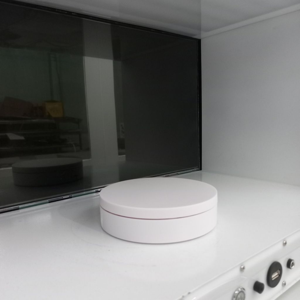 TỦ TRƯNG BÀY SẢN PHẨM KẾT HỢP MÀN HÌNH  QUẢNG CÁO TRONG SUỐT 21,5 INCH
