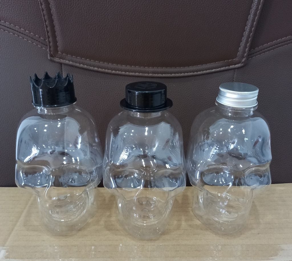 Chai Nhựa PET Đựng Trà Sữa Hình Đầu Lâu 700ml