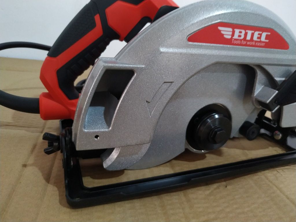 Máy cưa gỗ BTEC BT7013 185mm