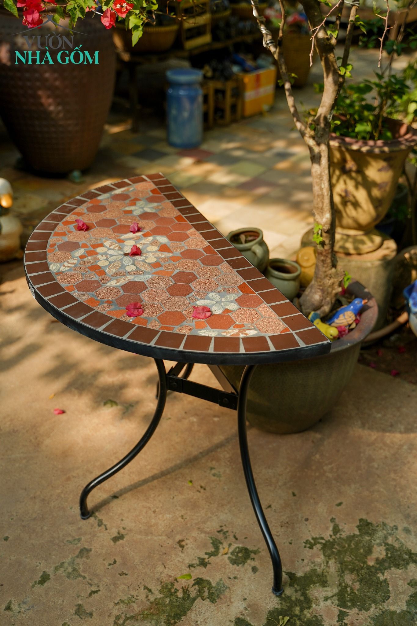  Bàn bán nguyệt gạch cam viền nâu, gốm Mosaic, R45xD90cm 