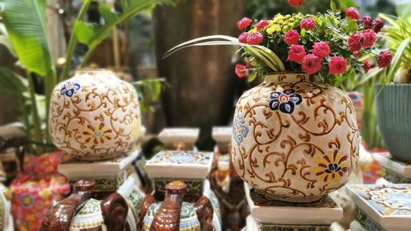  Bình tú cầu dây lá nâu nhỏ, gốm thủ công mỹ nghệ Nam Bộ, C17 x R17cm - SP000162 