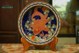  Dĩa mỹ nghệ khắc đề tài Lý Ngư Vọng Nguyệt - Cá chép trông trăng -  Nền xanh Cobalt - Rộng 36cm- SP001940 