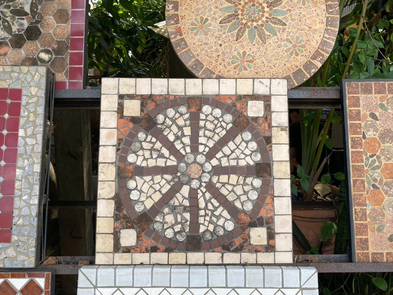  [THANH LÝ GIẢM 70%] Mặt bàn ghép gốm mosaic vuông 60cm, giá thanh lý giảm 70%, chỉ cung cấp mặt bàn, số lượng chỉ có 1 