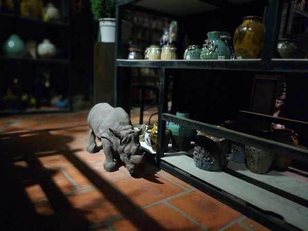  Tê giác lớn, composite, C45cm x D75 cm- 0601t2l034 