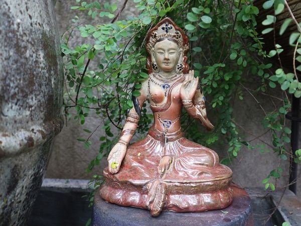  Tượng Quan âm Tara màu đỏ hoàng hôn, C25 x R20cm- 010601m043 