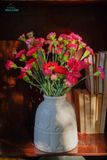  Bình cắm hoa, họa tiết hoa Tulip, men trắng muối tiêu và xanh dương, Cao 23cm x Miệng 10cm- SP002053 