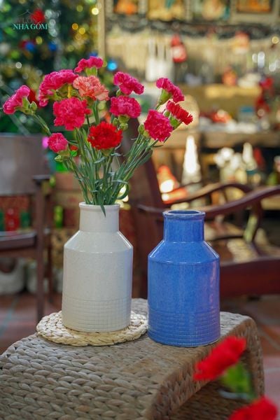  Bình cắm hoa, dáng trụ họa tiết ô vuông, men trắng muối tiêu và xanh dương, Cao 22.5cm x Rộng 13cm 