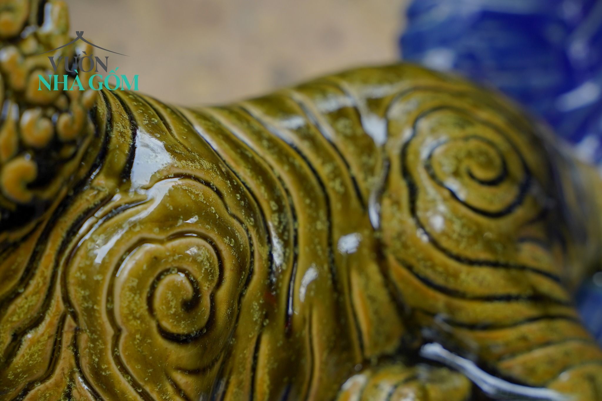  Tượng Mãnh Hổ Ngự Sóng, xưởng gốm Thủ Biên tạo hình và sáng tác, R25cm x C20cm 