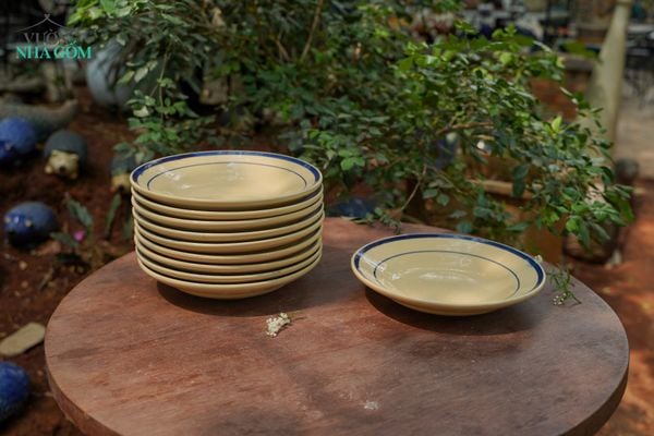  Dĩa trung viền xanh, vẽ tay thủ công, R18xC3- SP002952 