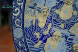  Dĩa gốm mỹ nghệ đề tài Thập Bát La Hán, phiên bản men xanh cobalt cổ điển, D90 cm 