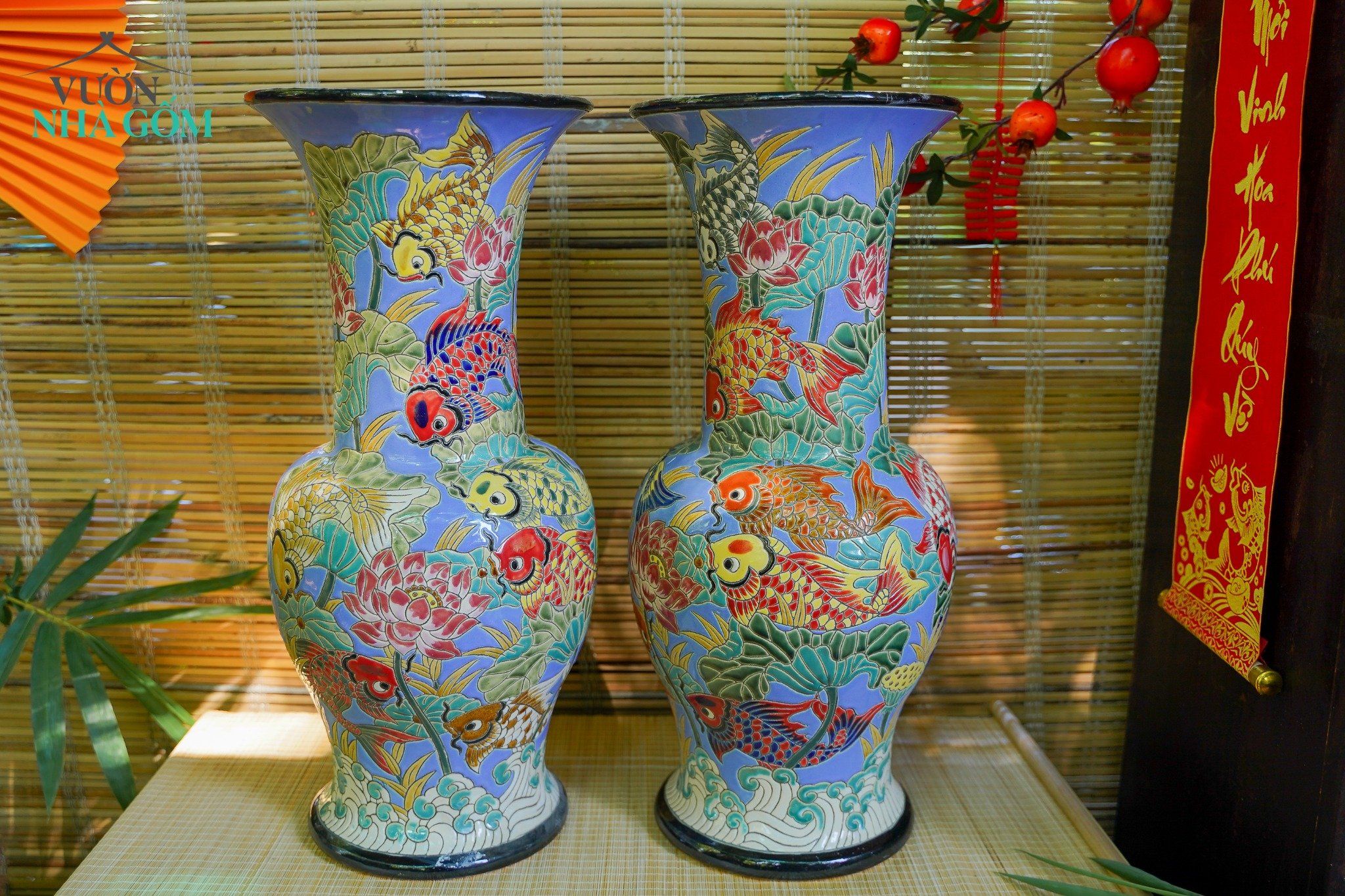  Bình gốm mỹ nghệ, chạm khắc hoa sen và cá, miệng loe, gốm thủ công Nam Bộ, C60 cm 