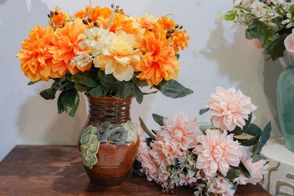  Bình dây vuốt tay, hoa đắp nổi, gốm Thủ Biên, R8 x C15cm- 1008d1y550 
