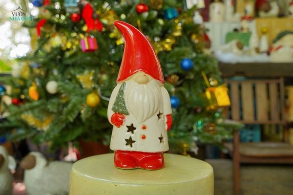  Tượng ông già Noel màu trắng cầm cây thông có lọng, H30- 001340 