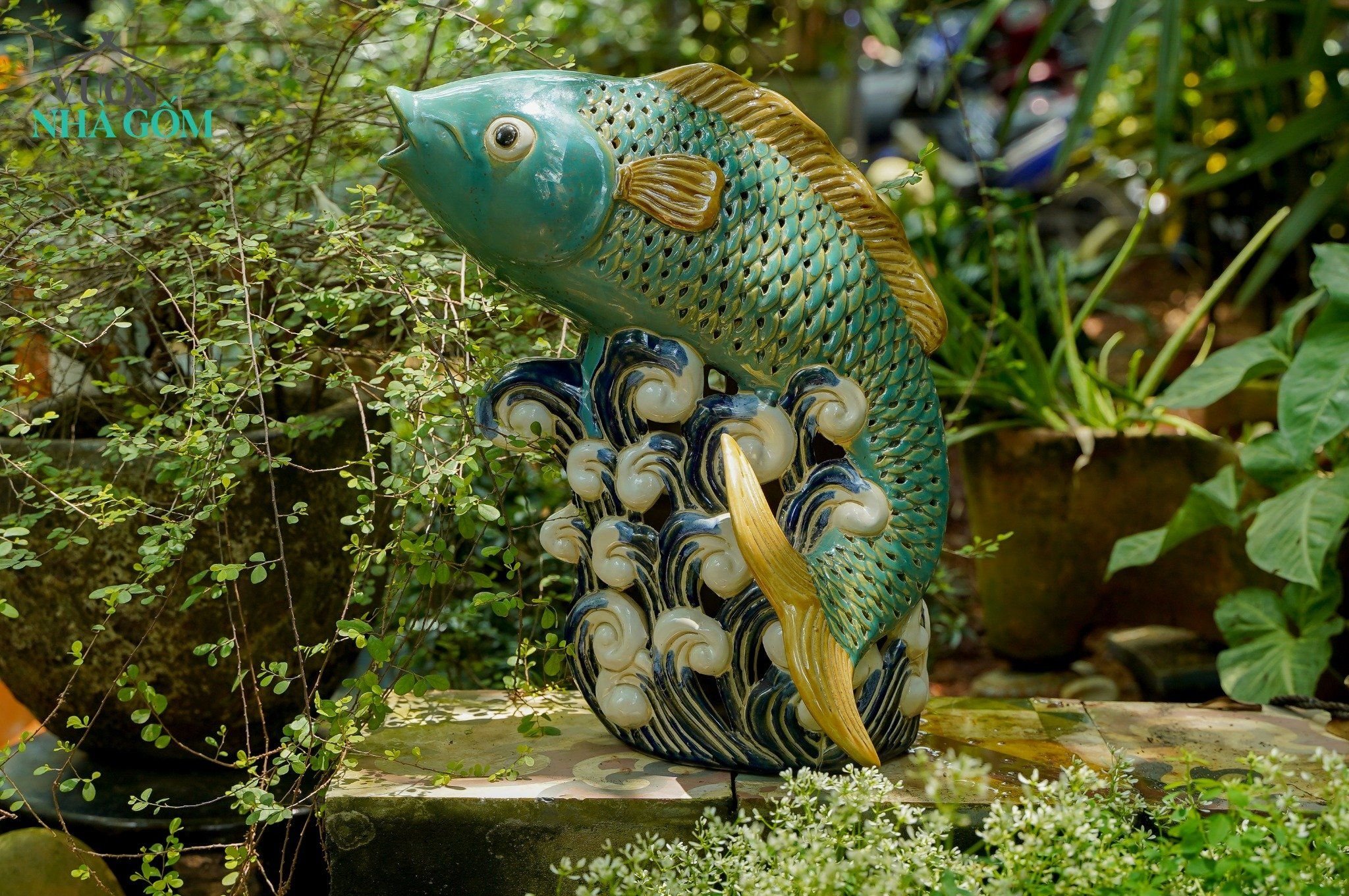  Cá chép men xanh đồng trổ bông, cá gốm mỹ nghệ chạm lọng thủ công, gốm Nam Bộ, D30 x C35cm 