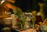  Ngựa gốm xanh lá loang đen, khắc thủ công hoa văn Cổ phục Việt, gốm Thủ Biên, C17 x R25cm- 1006n5a650 