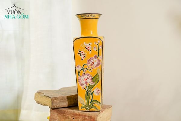  Bình Tứ Quý Cát Tường, màu vàng rực rỡ, Gốm Thủ Biên, C34 X R12 x M9cm, dùng làm Quà tặng, cắm hoa & trang trí- 	 SP002140 