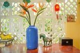  Bình cắm hoa, dáng ống trụ, men trắng muối tiêu và xanh dương, Cao 36cm x Miệng 10cm - SP002055 