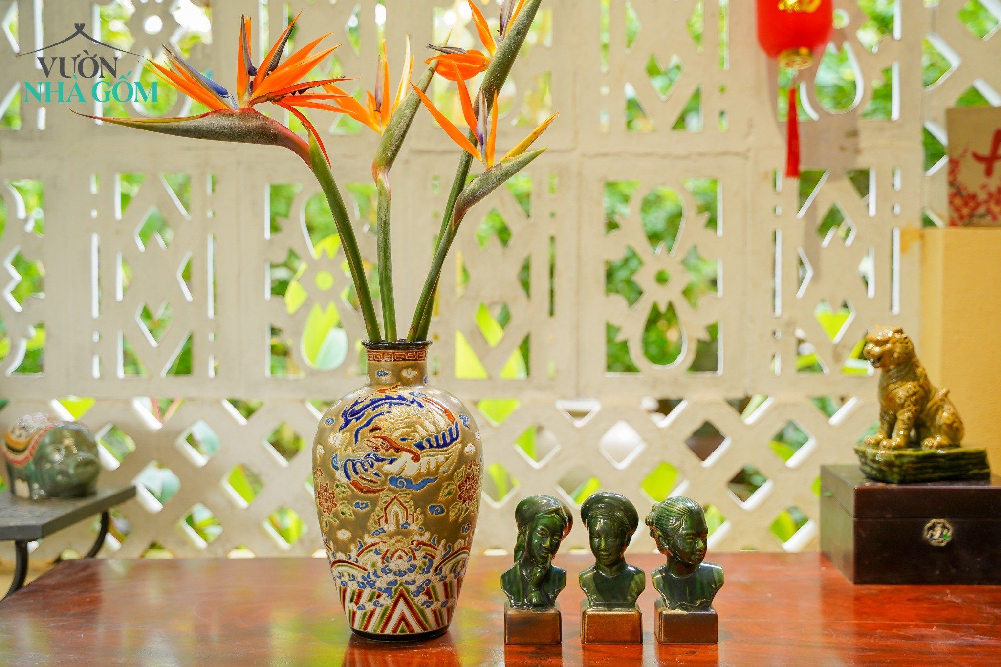  Bình vuốt tay trái bầu, họa tiết khắc Phượng Hoàng, Cổ Phục Việt, gốm Thủ Biên, H30 cm- 1004p5g1350 