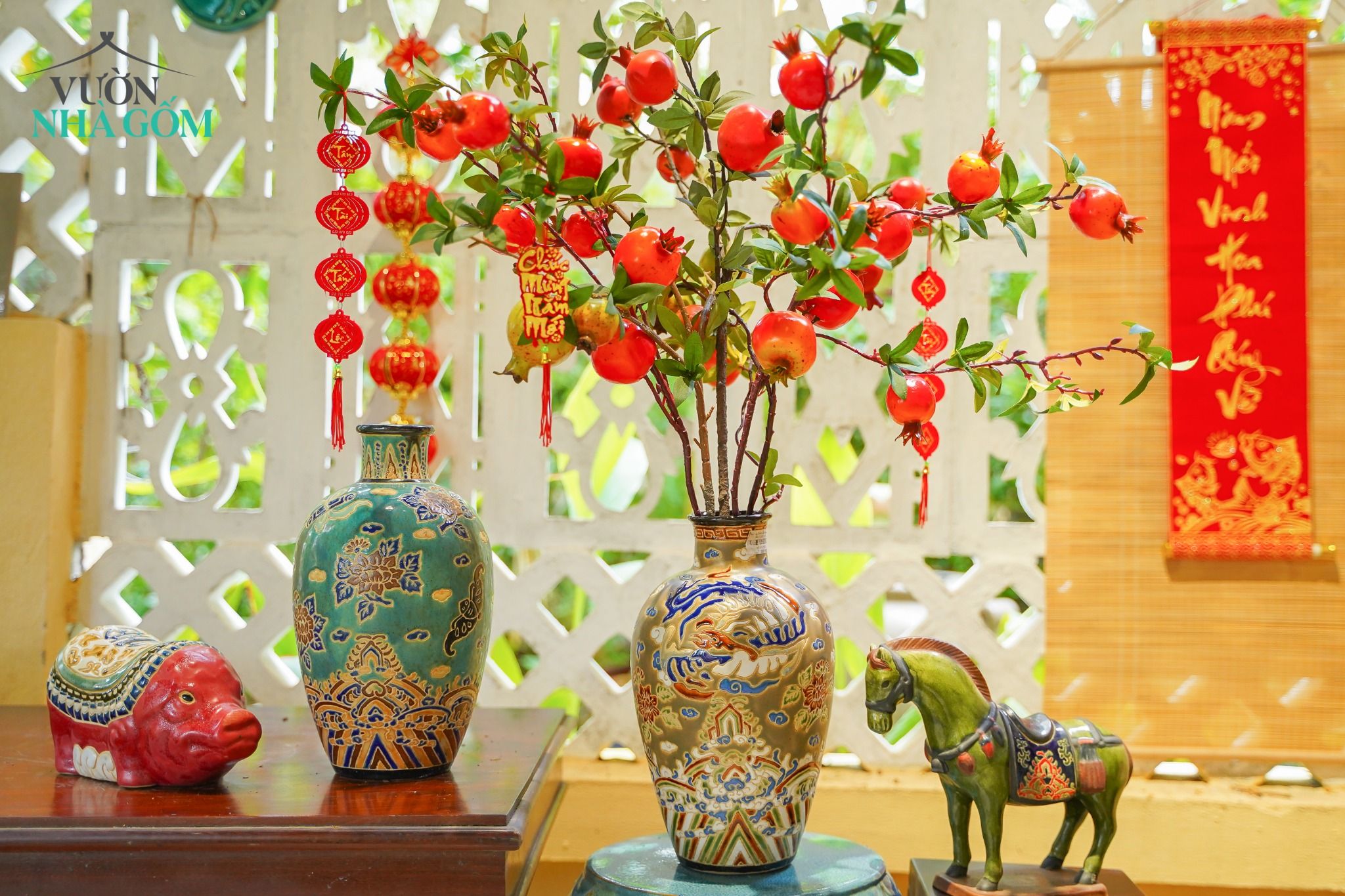  Bình vuốt tay trái bầu, họa tiết khắc Phượng Hoàng, Cổ Phục Việt, gốm Thủ Biên, H30 cm- 1004p5g1350 
