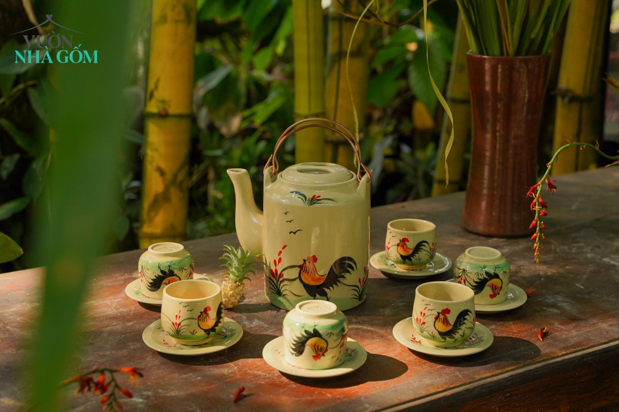  Bộ bình trà vẽ gà trống, họa tiết dân gian vẽ thủ công, gốm Thủ Biên thực hiện bởi Cô Yến 