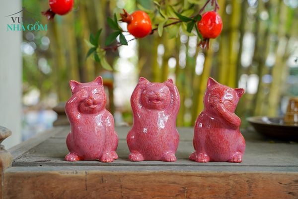  Bộ tượng Mèo Tam Không vui vẻ, men Đỏ tươi, Gốm Thủ Biên sản phẩm quà tặng Tết, trang trí không gian sống, C11cm x R7cm- SP002201 