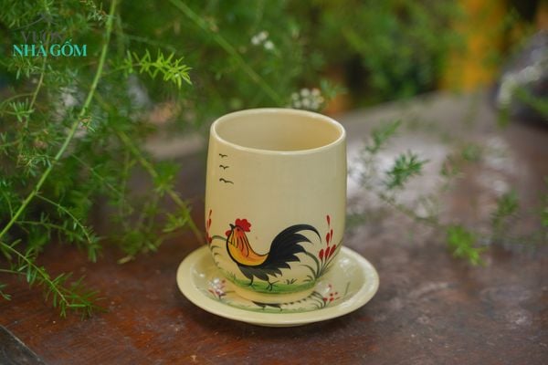  Ly Gà Thủ Biên, thực hiện vẽ thủ công họa tiết gà trống, Gốm Thủ Biên, C15xR10-SP002291 