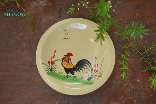  Ly Gà Thủ Biên, thực hiện vẽ thủ công họa tiết gà trống, Gốm Thủ Biên, C15xR10-SP002291 