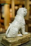  Tượng Mãnh Hổ Thưởng Mai, xưởng gốm Thủ Biên tạo hình và sáng tác, R16cm x C20cm- SP001621 