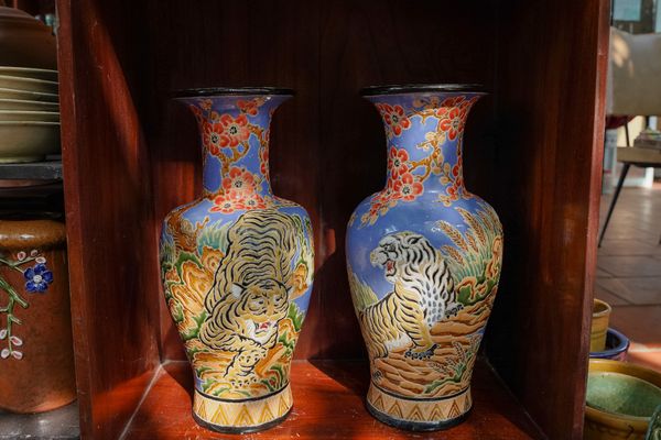  Song Hổ Tranh Hùng - Gốm Tết Quý Mão Độc Quyền, hổ vàng mai đỏ nền kem bơ, H43cm, gốm mỹ nghệ Nam Bộ- SP001936 