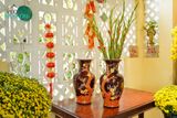  Bình khắc thủ công hoạ tiết hoa mai, 3 màu, gốm mỹ nghệ Nam Bộ, C44xR16- SP002225 