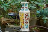  Bình lục giác họa tiết bốn mùa, nền trắng ngà, gốm mỹ nghệ Nam Bộ, C42xM11 - SP002227 