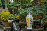  Bình lục giác họa tiết bốn mùa, nền trắng ngà, gốm mỹ nghệ Nam Bộ, C42xM11 - SP002227 