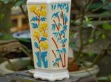  Bình lục giác họa tiết bốn mùa, nền trắng ngà, gốm mỹ nghệ Nam Bộ, C42xM11 - SP002227 