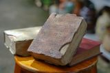  Sách gốm, sản phẩm điêu khắc độc bản, nghệ nhân: Nguyễn Văn Trung- SP001723 