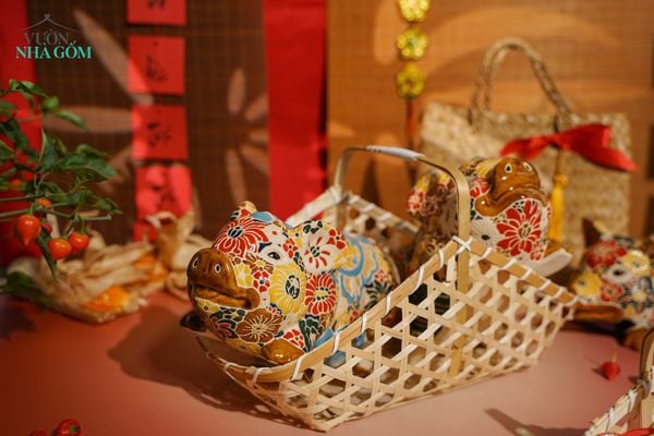  Sắc Xuân Ất Tỵ | BST Heo Gốm Thủ Biên, Món Quà Khai Xuân Đầy Sung Túc 