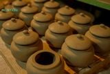  Hũ gốm, hũ mứt chấm khắc bách hoa thủ công men màu đậm, gốm Thủ Biên Nam Bộ, C9xR8cm-SP000454 