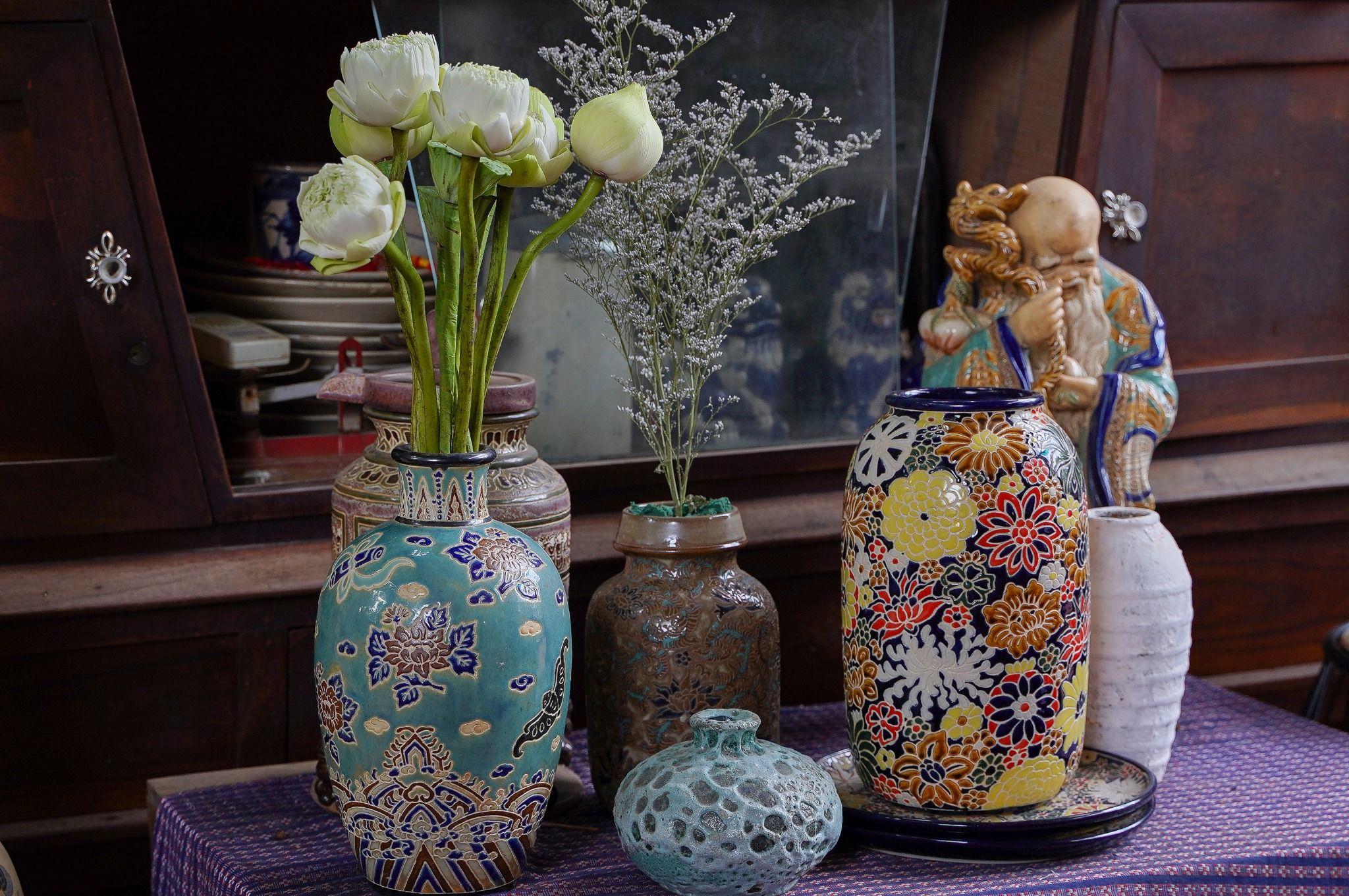  Bộ 2 bình vuốt tay khắc thủ công hoa văn Cổ Phục Việt, men xanh đồng, gốm Thủ Biên 