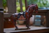  Ngựa gốm men đỏ loang đen, khắc thủ công hoa văn Cổ phục Việt, gốm Thủ Biên, C17 x R25cm- 1006n5a650 