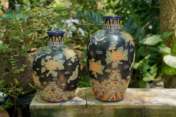  Bộ 2 bình vuốt tay khắc thủ công hoa văn Cổ Phục Việt, men đen ánh kim, gốm Thủ Biên- SP000195 