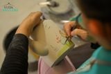  Bộ bình trà vẽ gà trống, họa tiết dân gian vẽ thủ công, gốm Thủ Biên thực hiện bởi Cô Yến-SP002325 