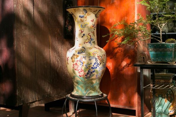  Bình gốm mỹ nghệ Nam bộ, khắc thủ công hoạ tiết Bách Điệp, C80cm- 0104d4l077 
